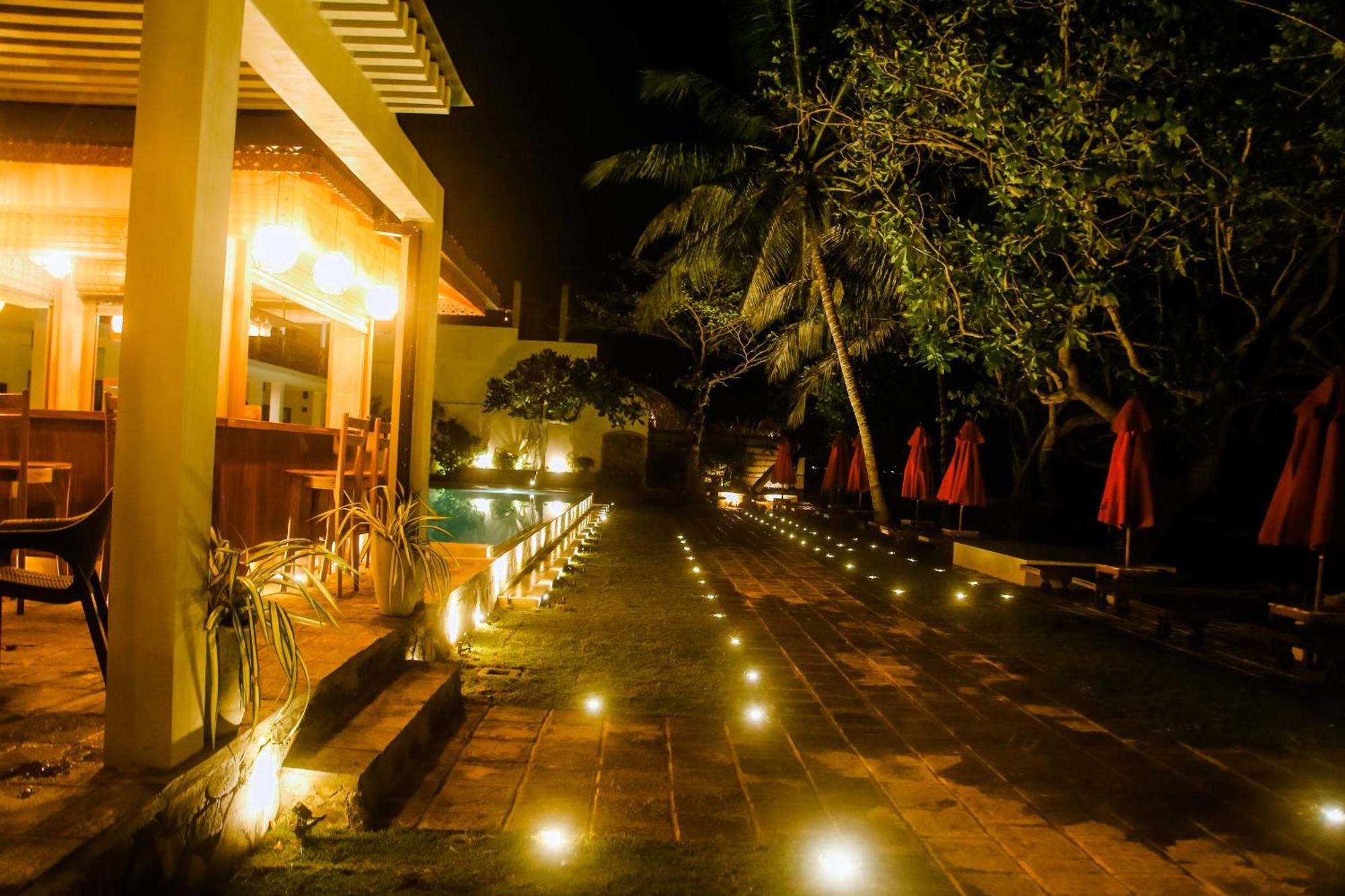 Surf Sea Breeze Hotel Mirissa Exterior foto