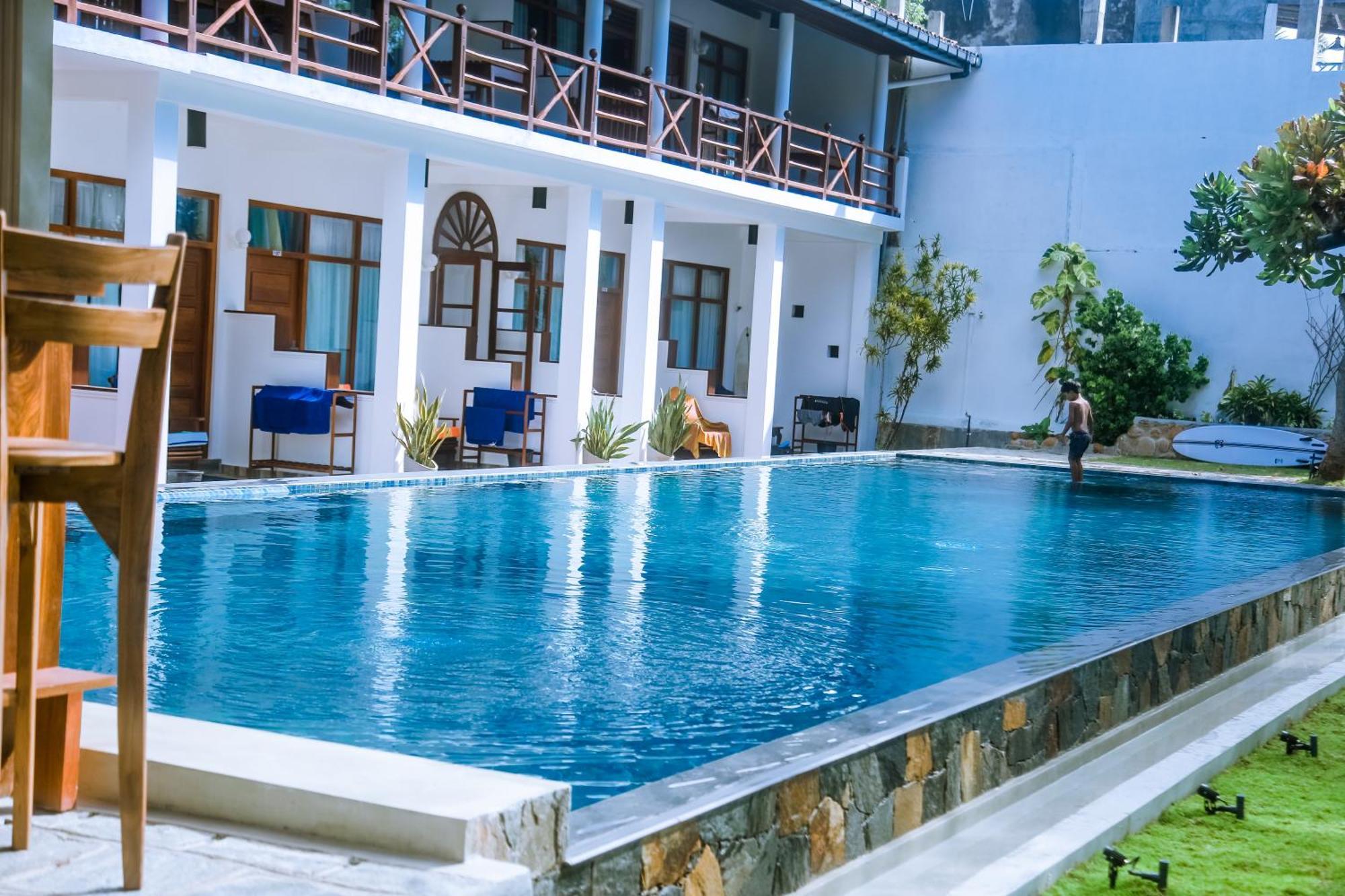 Surf Sea Breeze Hotel Mirissa Exterior foto