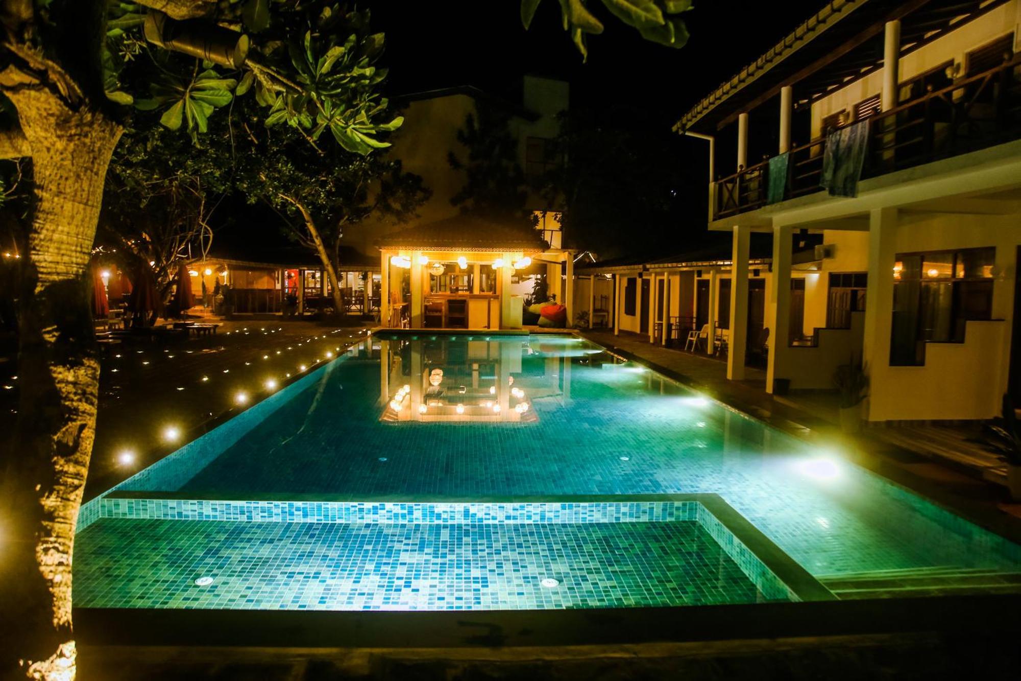 Surf Sea Breeze Hotel Mirissa Exterior foto
