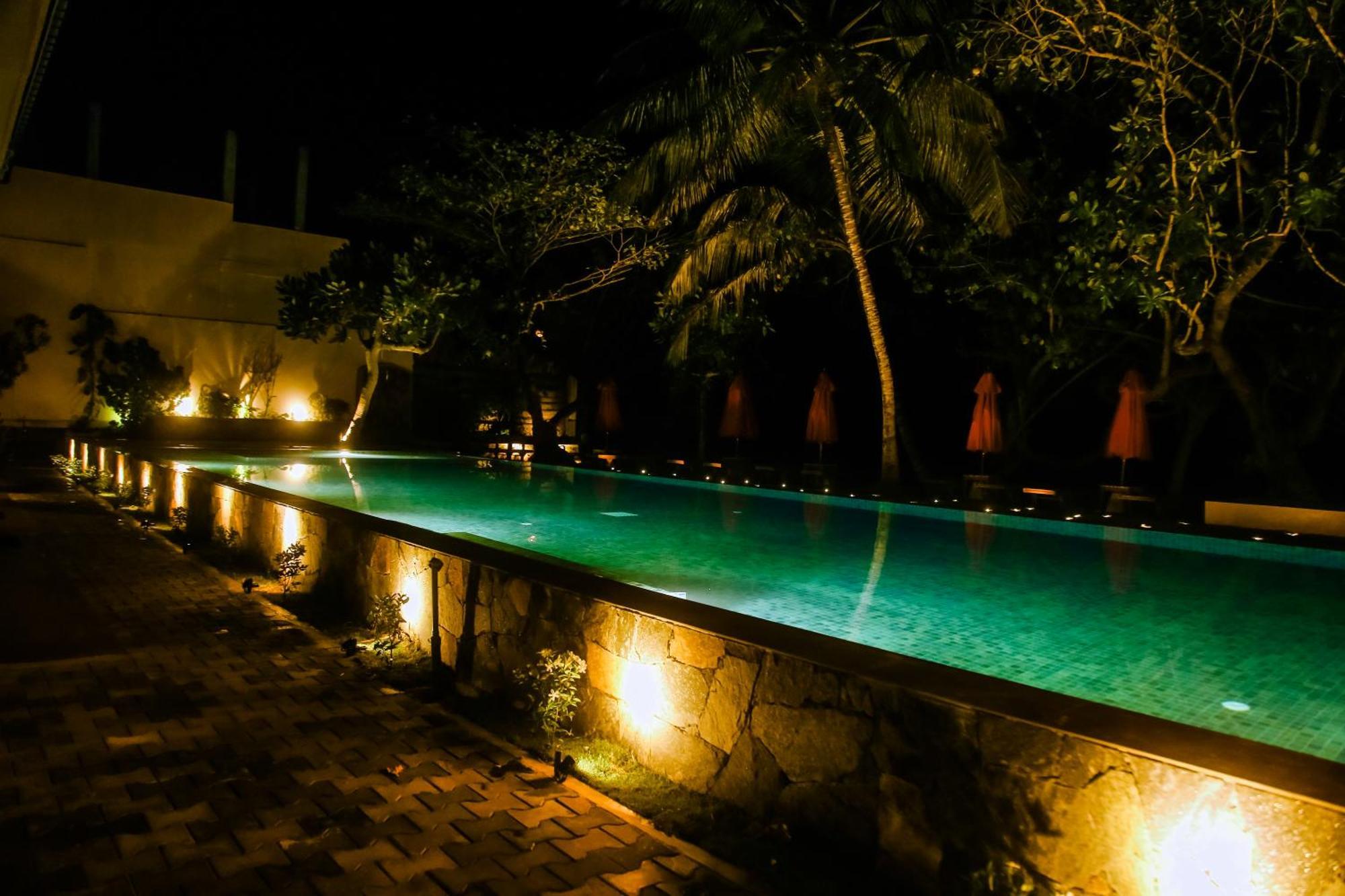 Surf Sea Breeze Hotel Mirissa Exterior foto