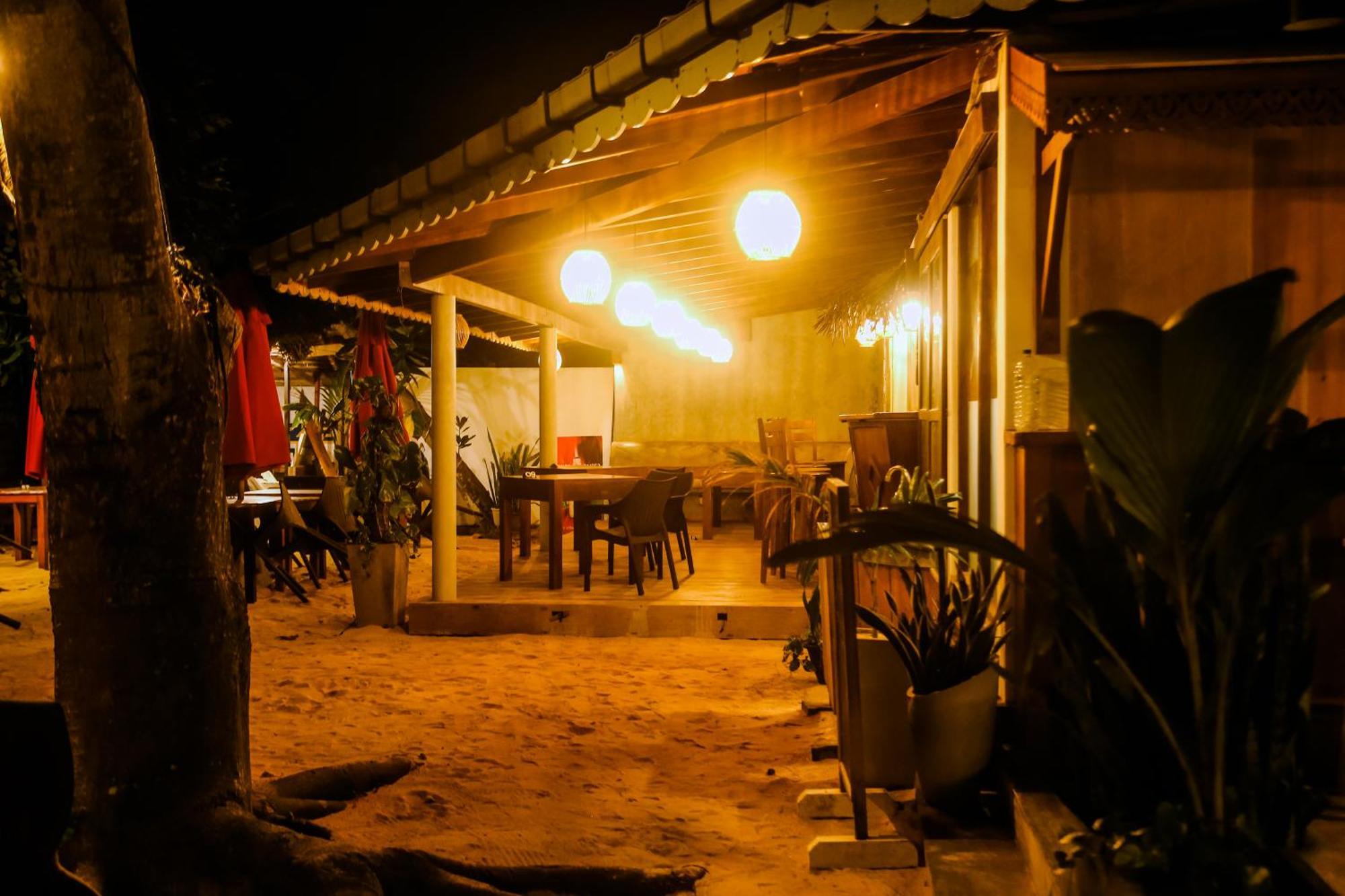 Surf Sea Breeze Hotel Mirissa Exterior foto