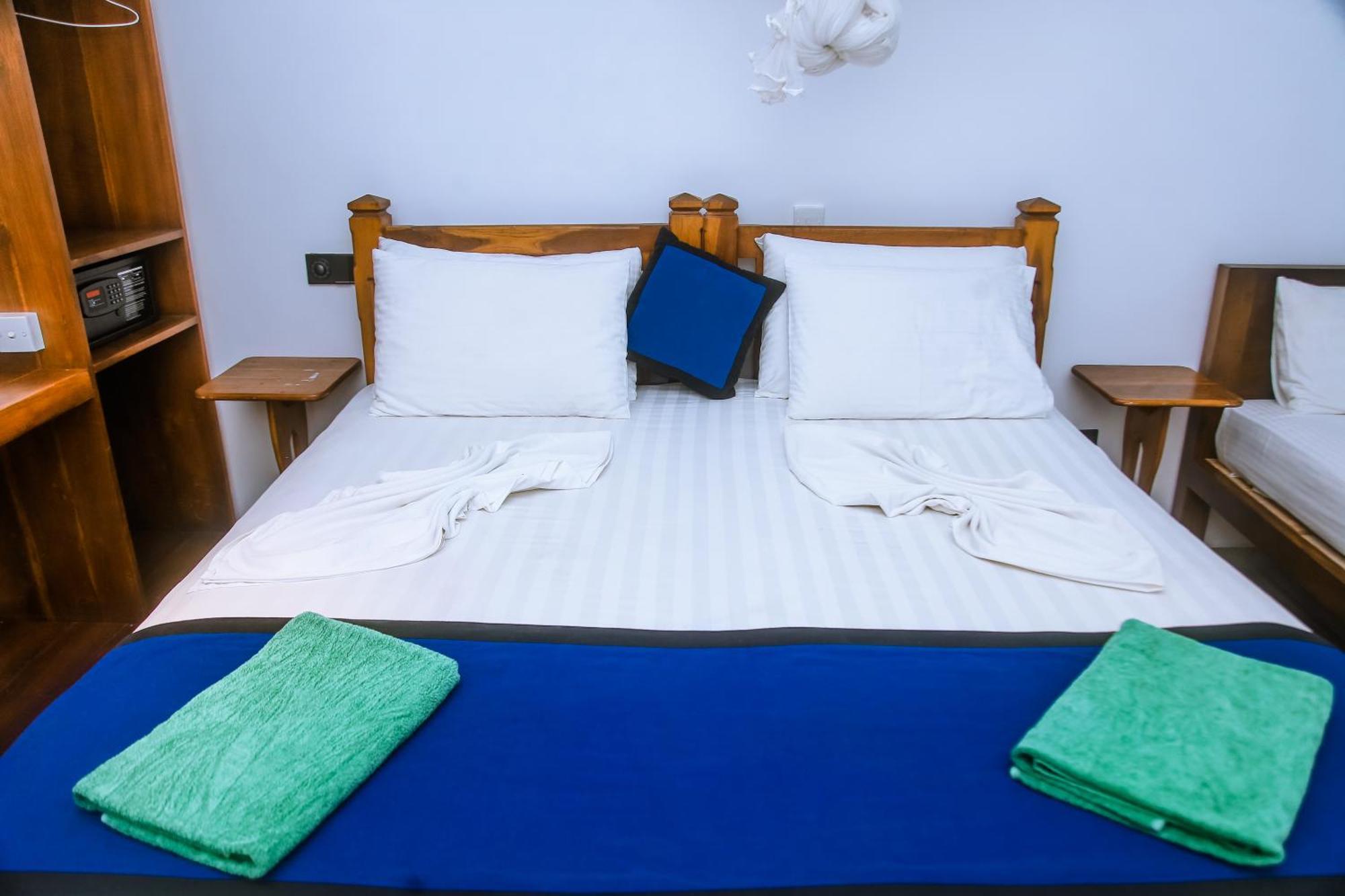 Surf Sea Breeze Hotel Mirissa Exterior foto